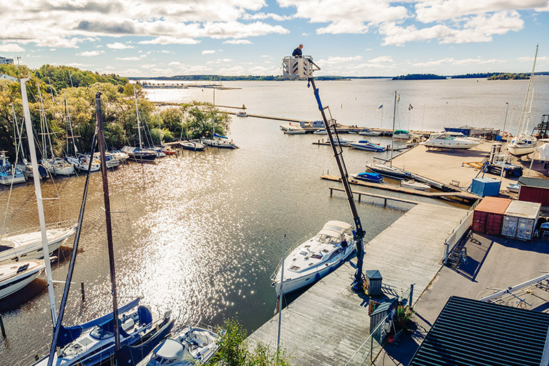 Västerås Segelservices mastkran når 22m högt